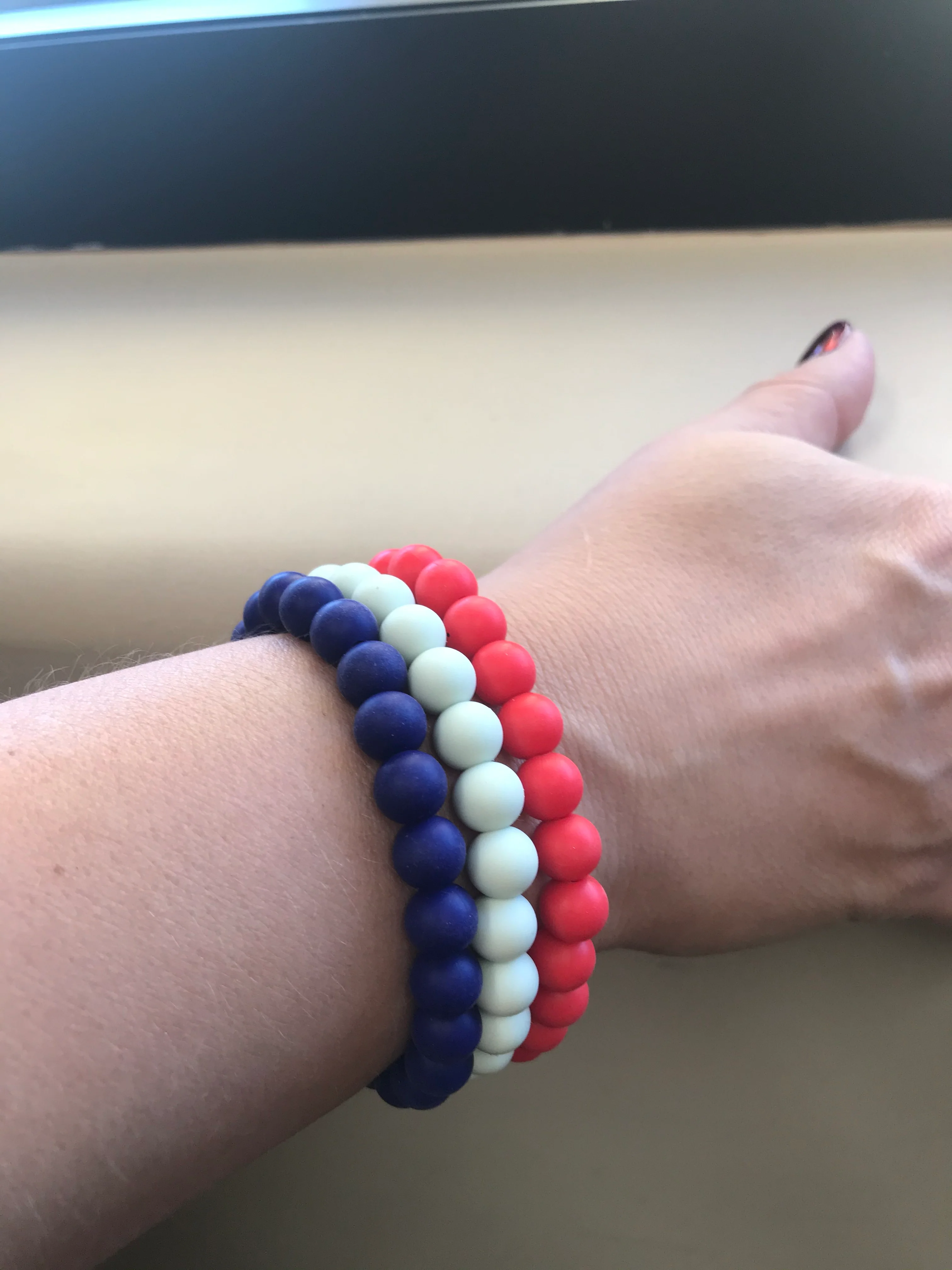 Christmas Red Silicon rubber 9MM bead bracelets - Image 3