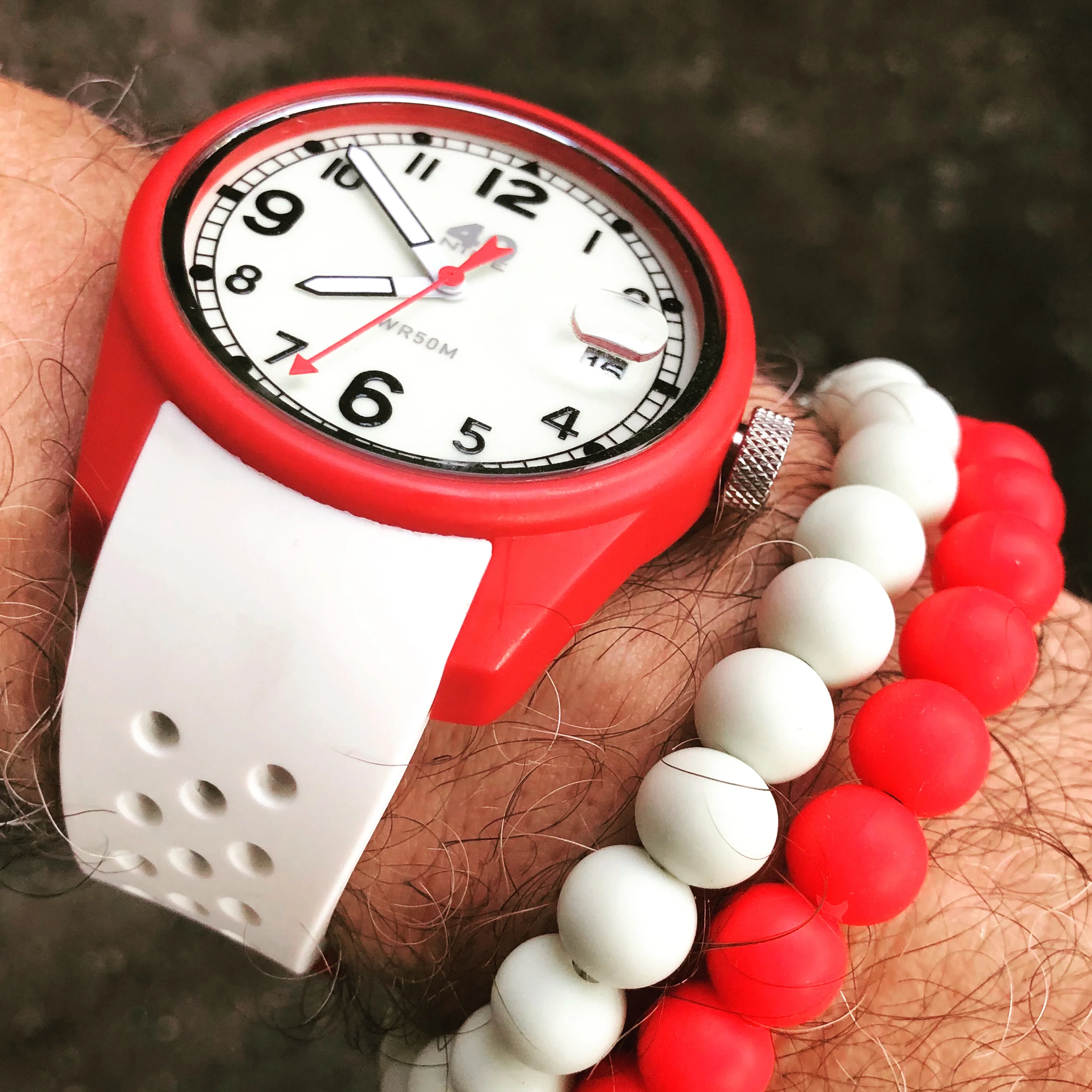 Christmas Red Silicon rubber 9MM bead bracelets - Image 4